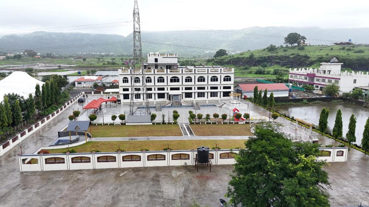 Hotel Vedika Garden Lonavla Zewnętrze zdjęcie