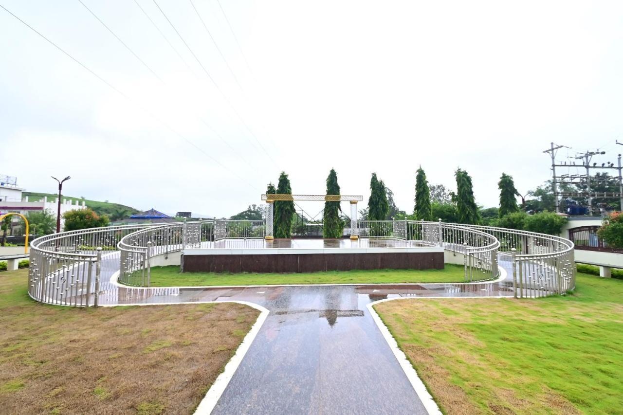 Hotel Vedika Garden Lonavla Zewnętrze zdjęcie