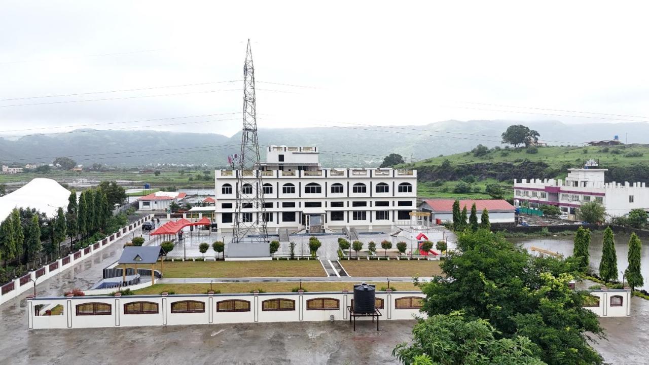 Hotel Vedika Garden Lonavla Zewnętrze zdjęcie