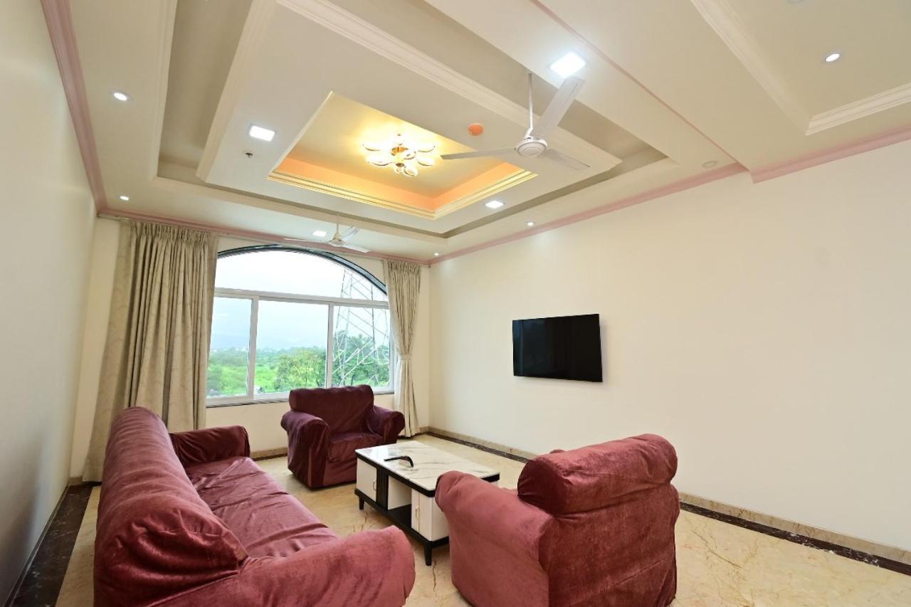 Hotel Vedika Garden Lonavla Zewnętrze zdjęcie