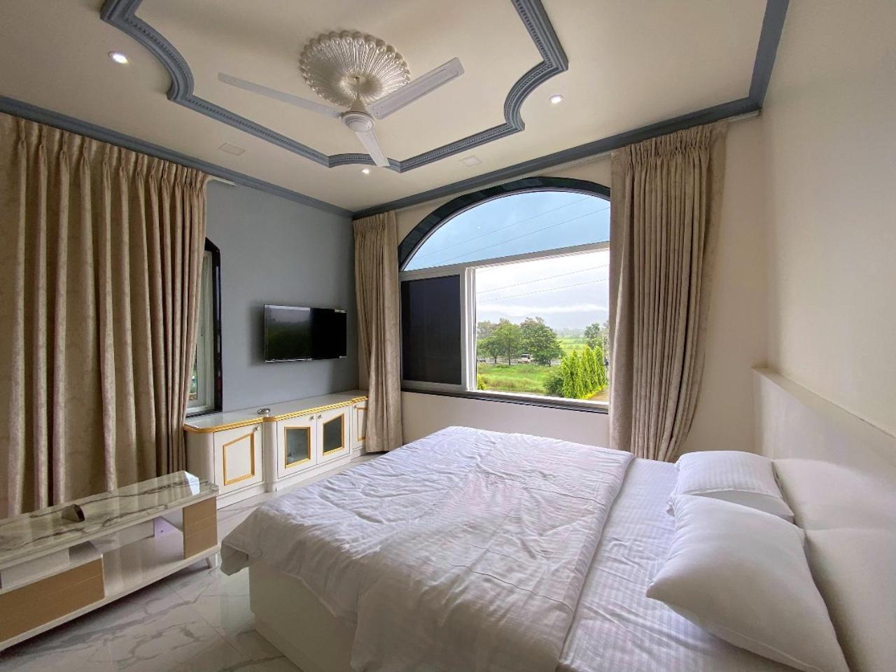 Hotel Vedika Garden Lonavla Zewnętrze zdjęcie